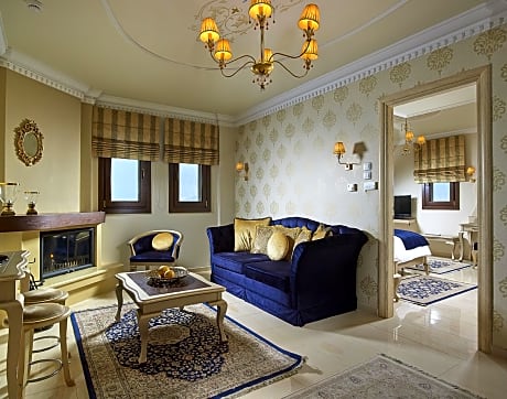 Stevalia Deluxe Suite with balcony and Panoramic Sea View