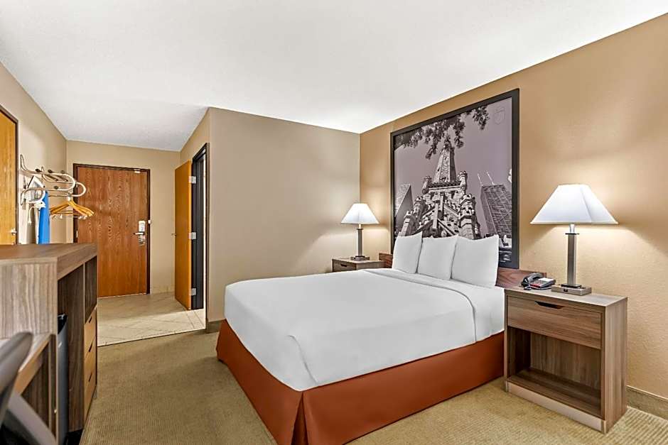 Super 8 by Wyndham Elgin