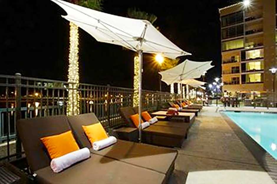 University Plaza Waterfront Hotel