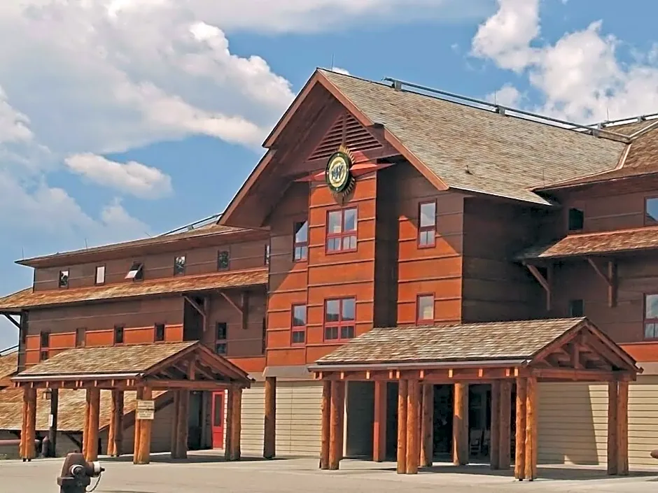 Old Faithful Snow Lodge & Cabins