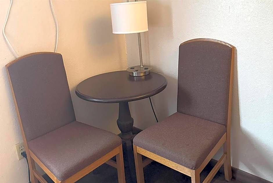 Super 8 by Wyndham Chaska