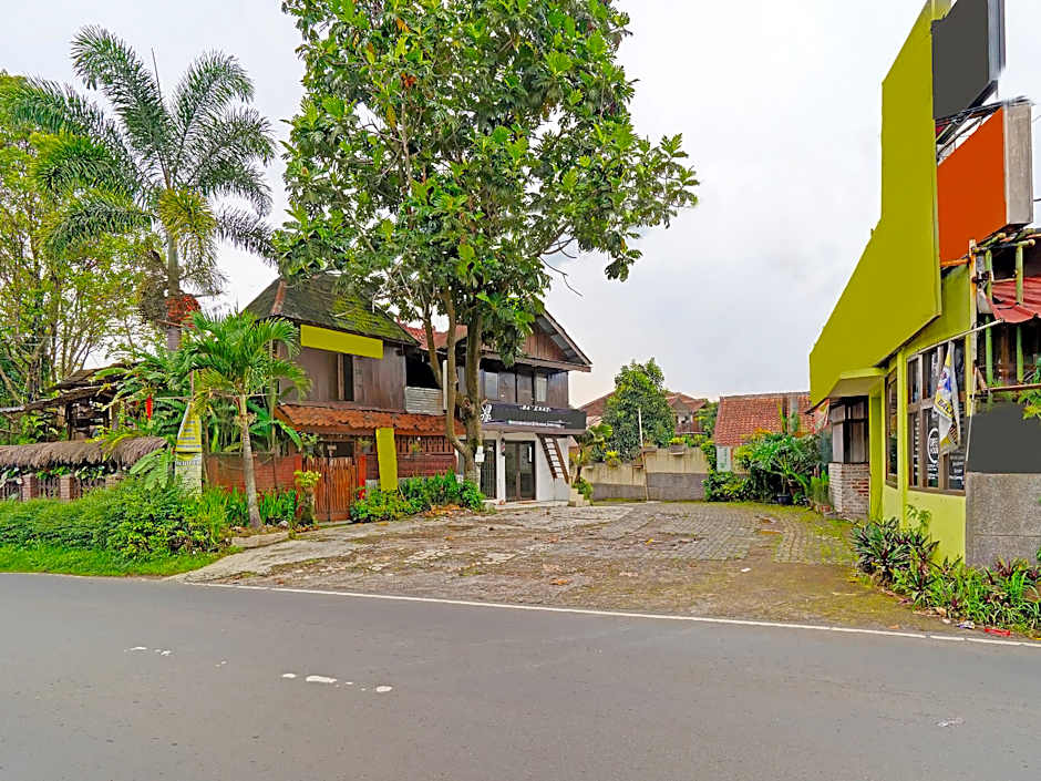 Super OYO Capital O 91810 Hotel Balebat 2