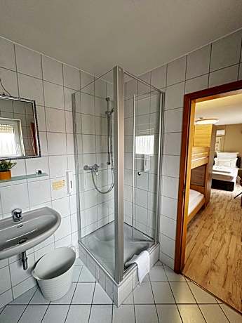 Quadruple Room with Private Bathroom