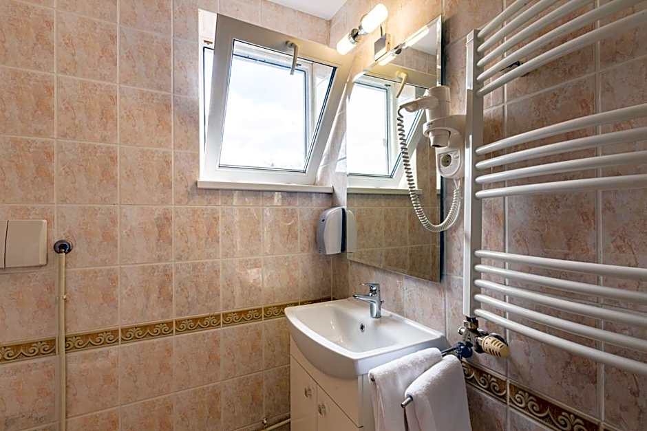 Complex Pastravaria Albota