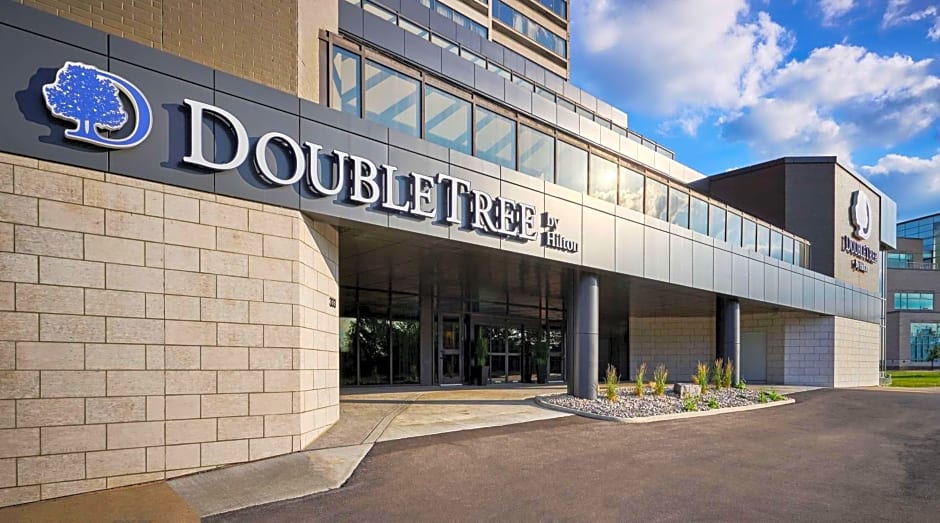 DoubleTree by Hilton Windsor Hotel & Suites