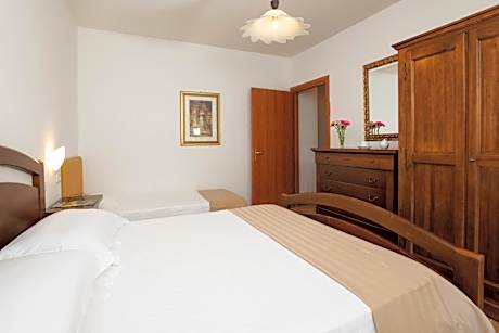 One-Bedroom Apartment (5 Adults) - Separate Building