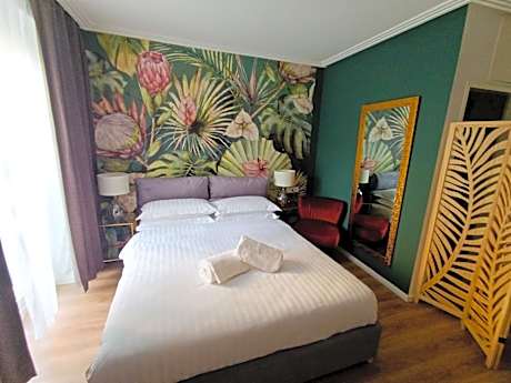 Two-Bedroom Deluxe Apartment with Garden View