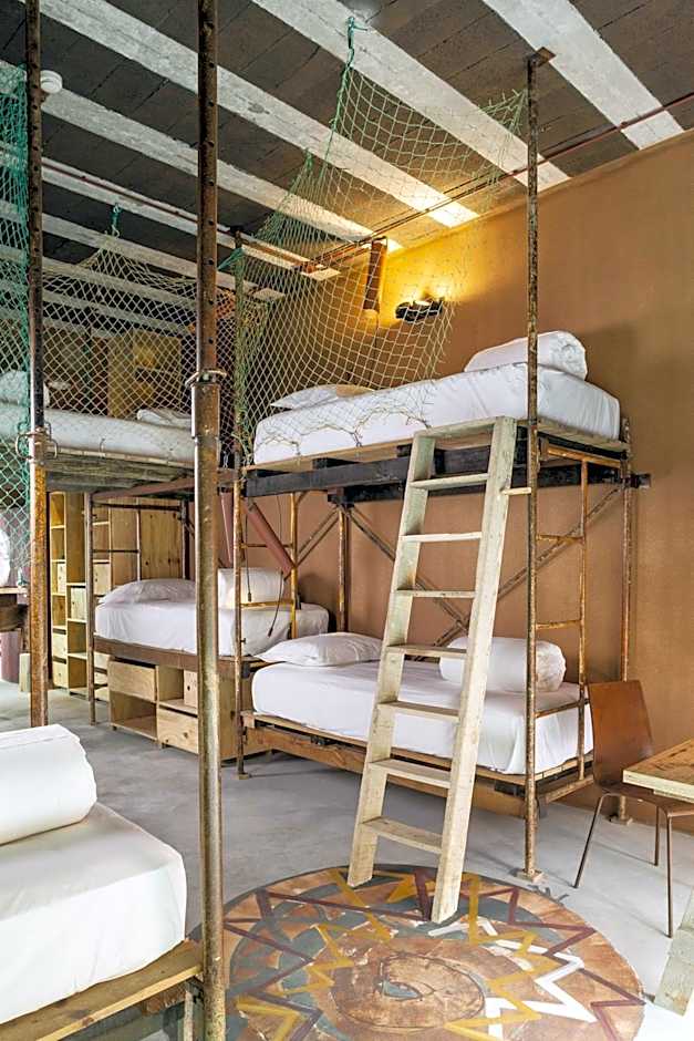 Noah Surf House Portugal