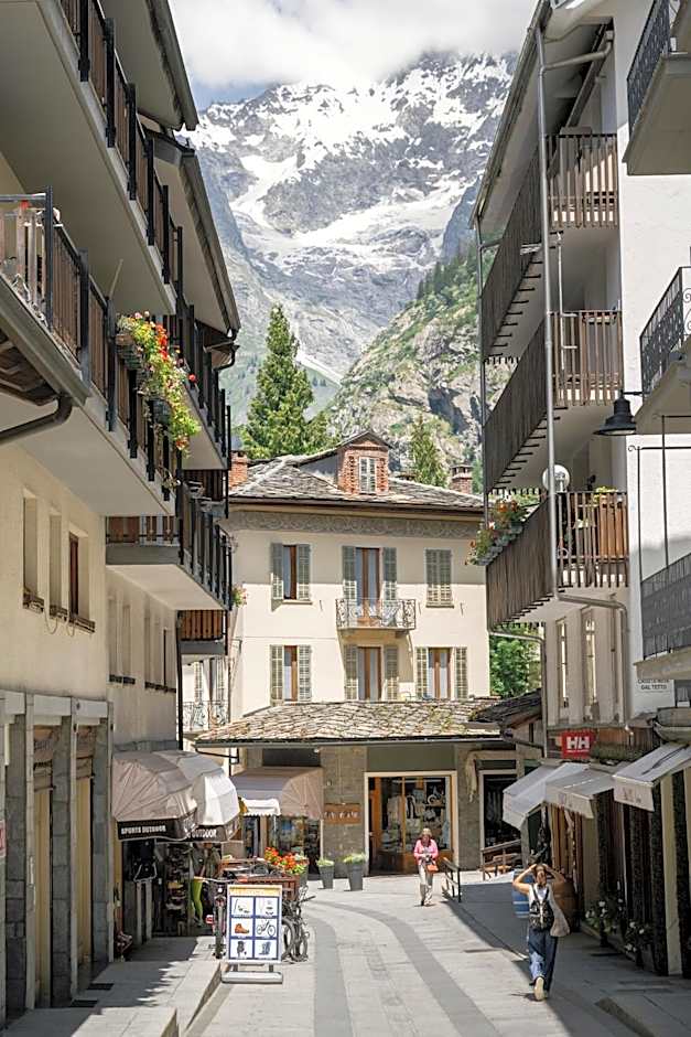 Grand Hotel Courmayeur Mont Blanc, by R Collection Hotels