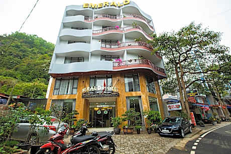 Emerald Hotel Cat Ba