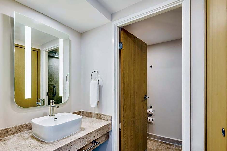 Photo 1 of 3 of Luxury 1 King Bed, Ocean front
