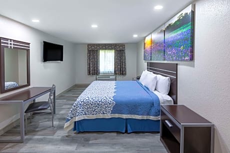 1 King Bed One-Bedroom Suite Non-Smoking