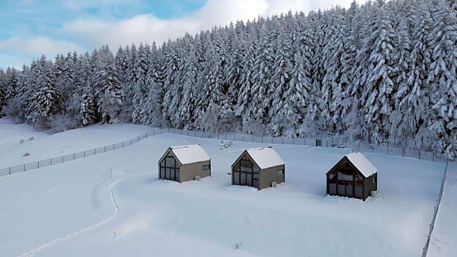 Stodoły Modyń - Domki w Beskidzie Wyspowym - staw kąpielowy, balia, sauna, grota solna - widok na góry