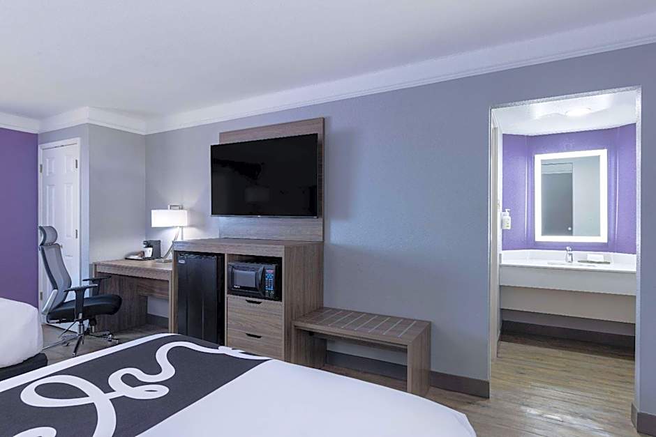 La Quinta Inn & Suites by Wyndham Kansas City Lenexa