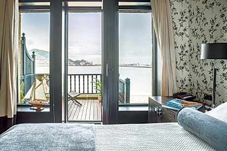 Deluxe Double Room with Balcony and Sea View
