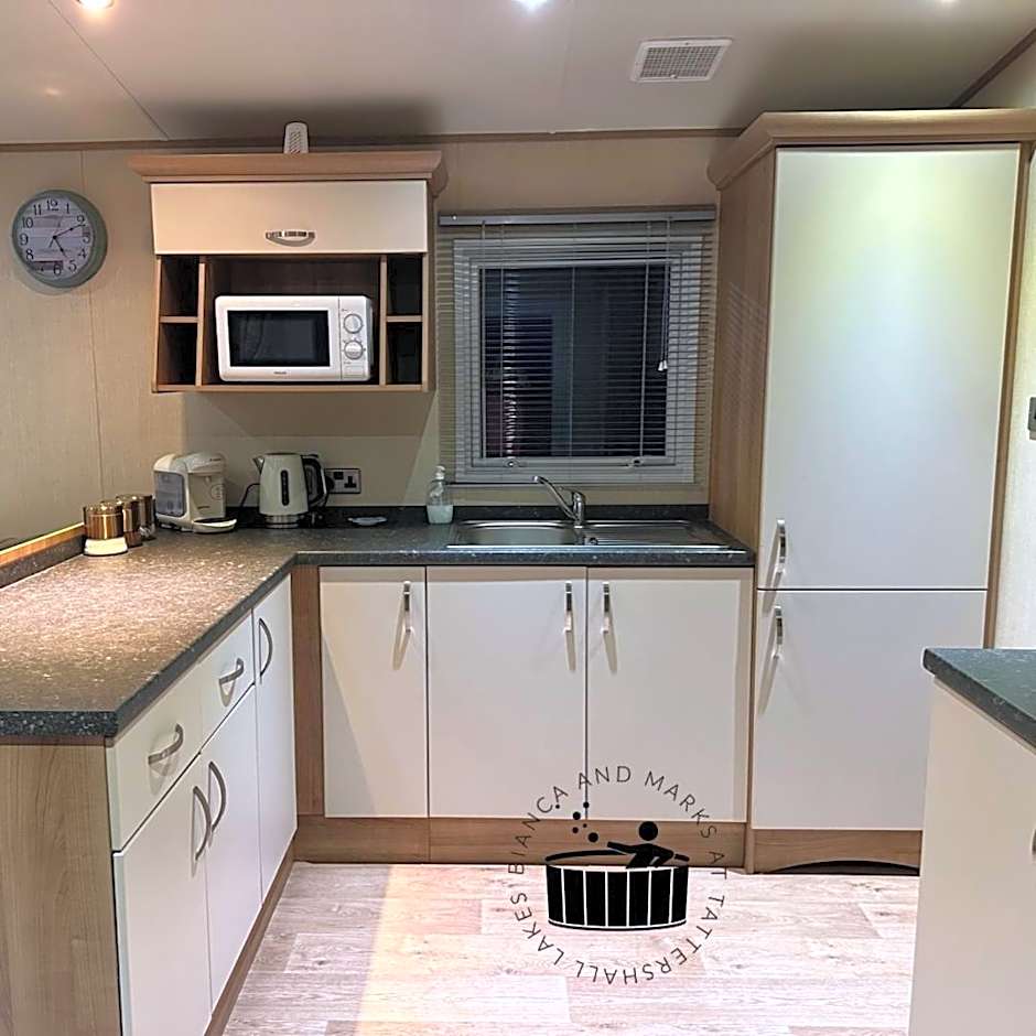 Bianca and marks 8 berth Caravan with Hot tub