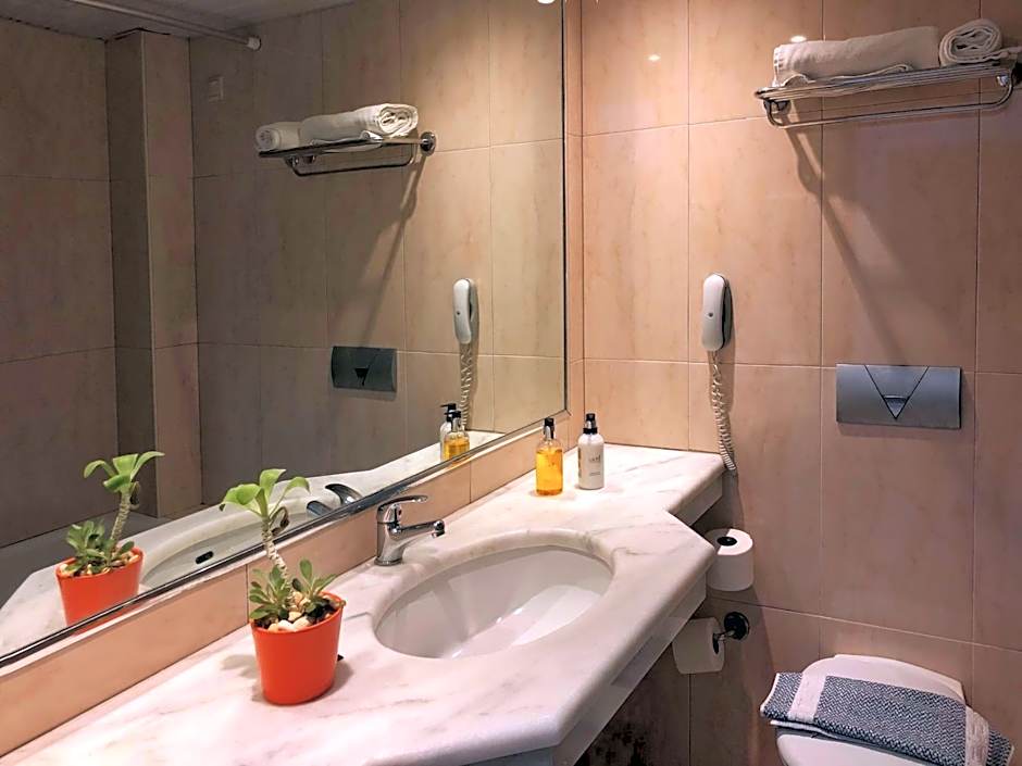 Caravel Hotel Apartments
