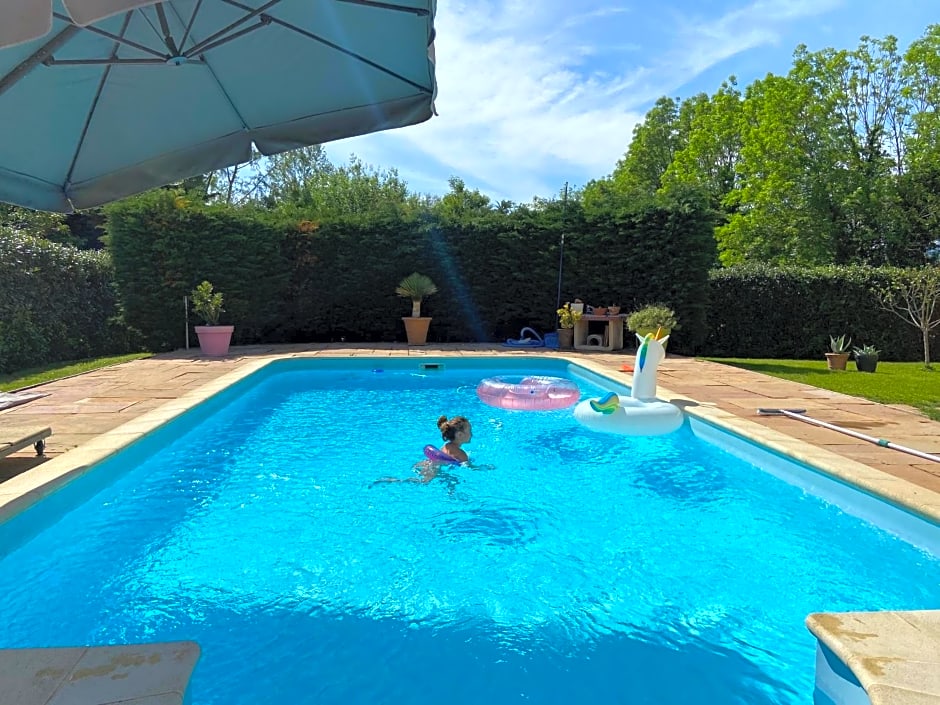 Chambres dans villa avec piscine