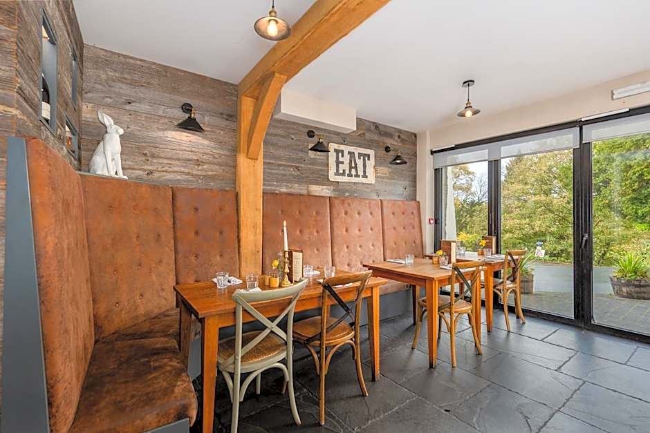 The Hare and Hounds, Levens