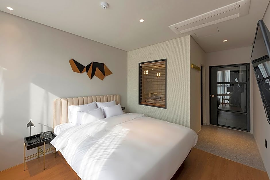 Hound Hotel Changwon - Jinhae Yongwon