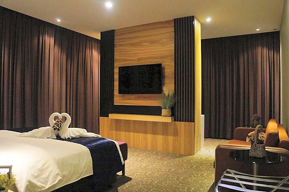 Greens Hotel & Suites