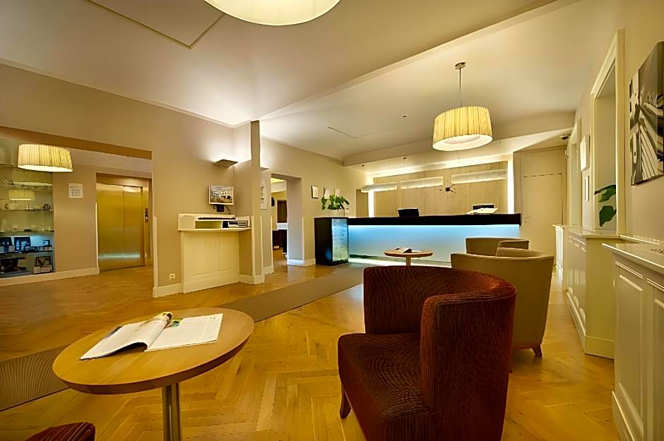 Three Crowns Hotel