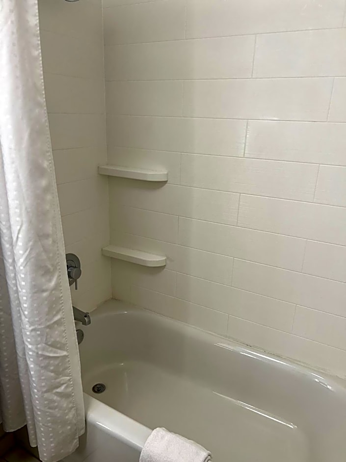 Holiday Inn Express And Suites Mobile - University Area By IHG