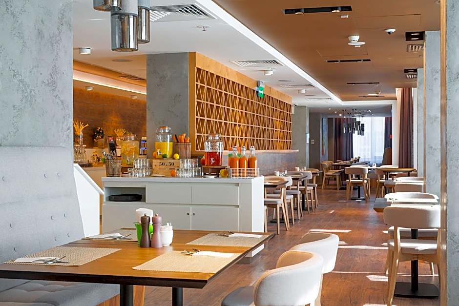 Park Inn by Radisson Kyiv Troyitska