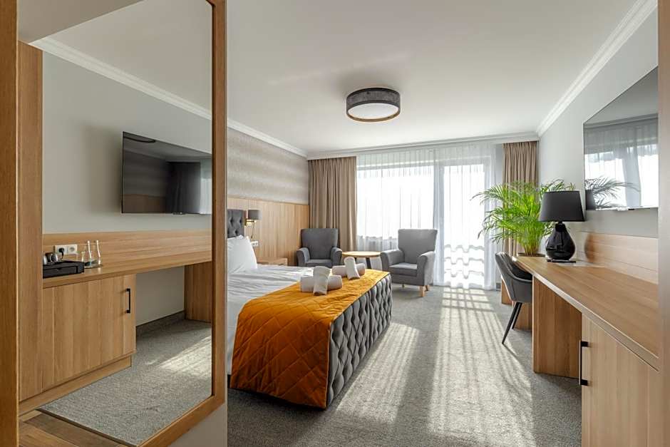 Mazurkowa - z widokiem na Karkonosze i Śnieżkę, darmowy parking, obok restauracja Mazurkowa Chata