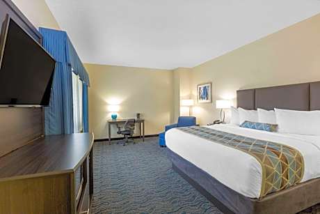 1 King Bed Suite Non-Smoking