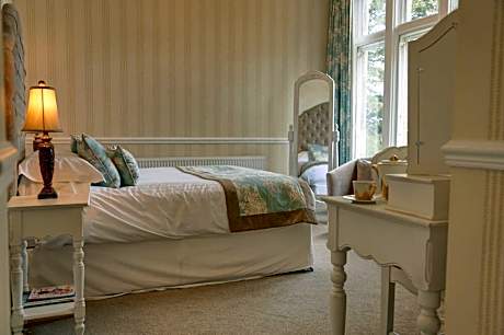 Queen Room - Non-Smoking