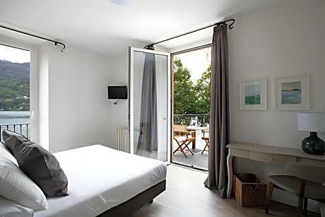 Double Room with Terrace and Lake View