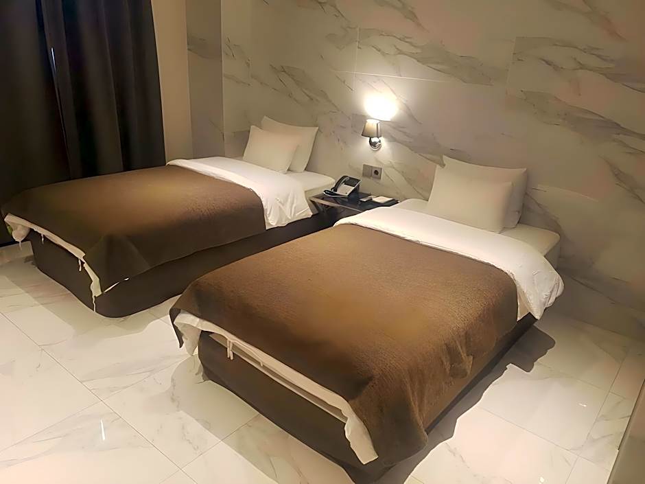 Hotel The May