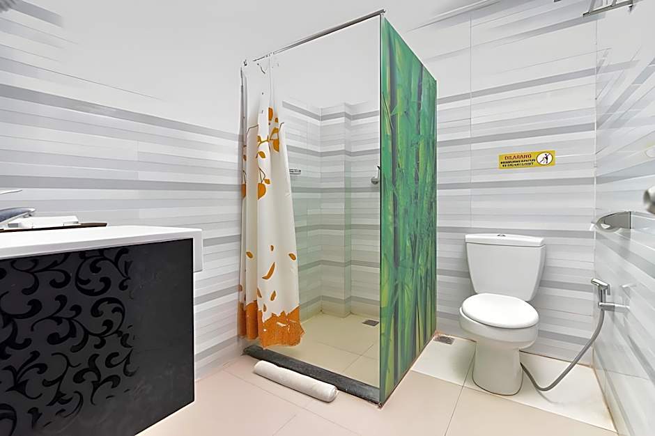 RedDoorz Plus near Mall Bali Galeria 2