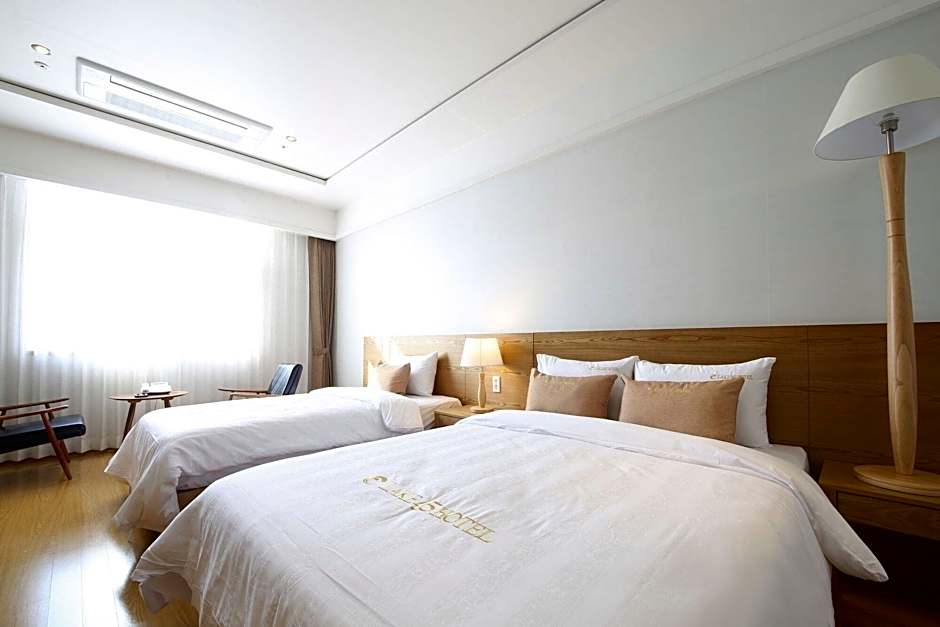 Lake 45 Hotel