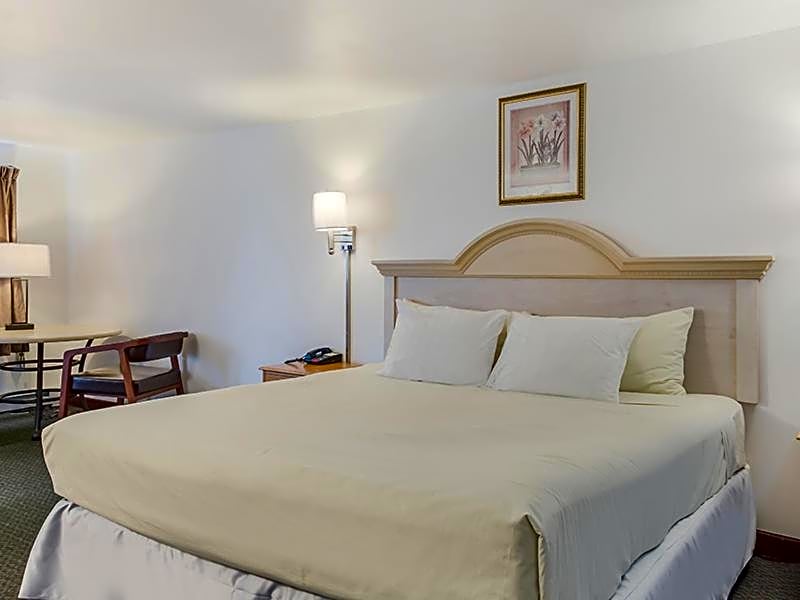 America's Best Value Inn & Suites/Hyannis