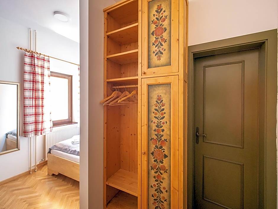 Berghi Hotel and Apartments