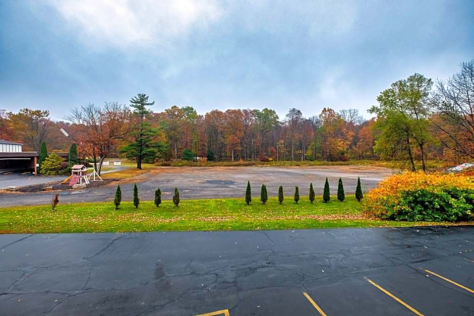 Red Roof Inn & Suites Hazleton