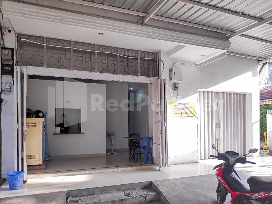 Ada Guest House near RS Methodist Medan RedPartner