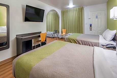 Queen Room with Two Queen Beds - Non-Smoking