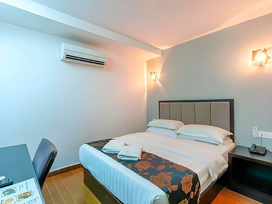 Kk Waterfront Hotel