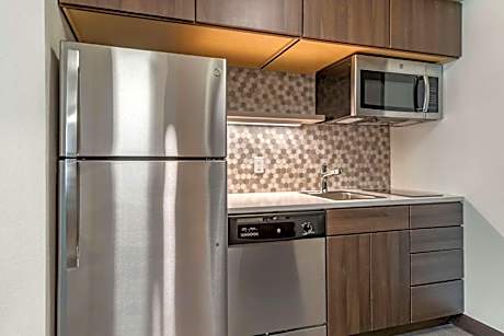 Efficiency King Suite - Non-Smoking