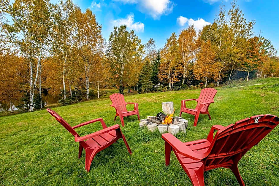 Chalet le Coyote Lac, Micro Ferme, Sentier Du Domaine, Vue Sur Les Monts, Idéal 2 4 Personnes