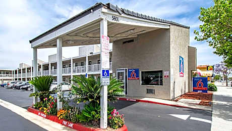 Studio 6-Cypress, CA