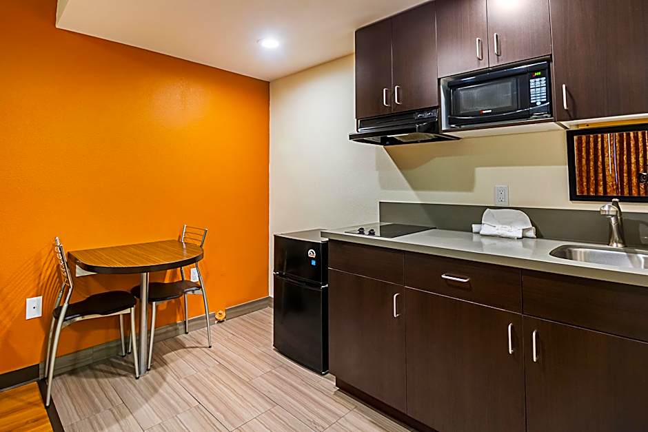 Motel 6 Hesperia, CA - East