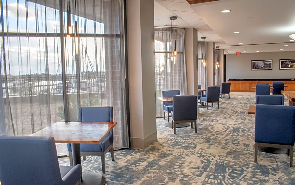 DoubleTree by Hilton New Bern - Riverfront