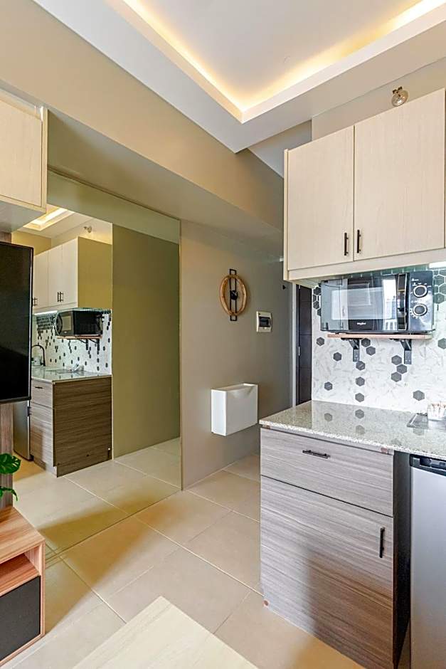 27th floor Cebu IT Park studio walking distance to everything