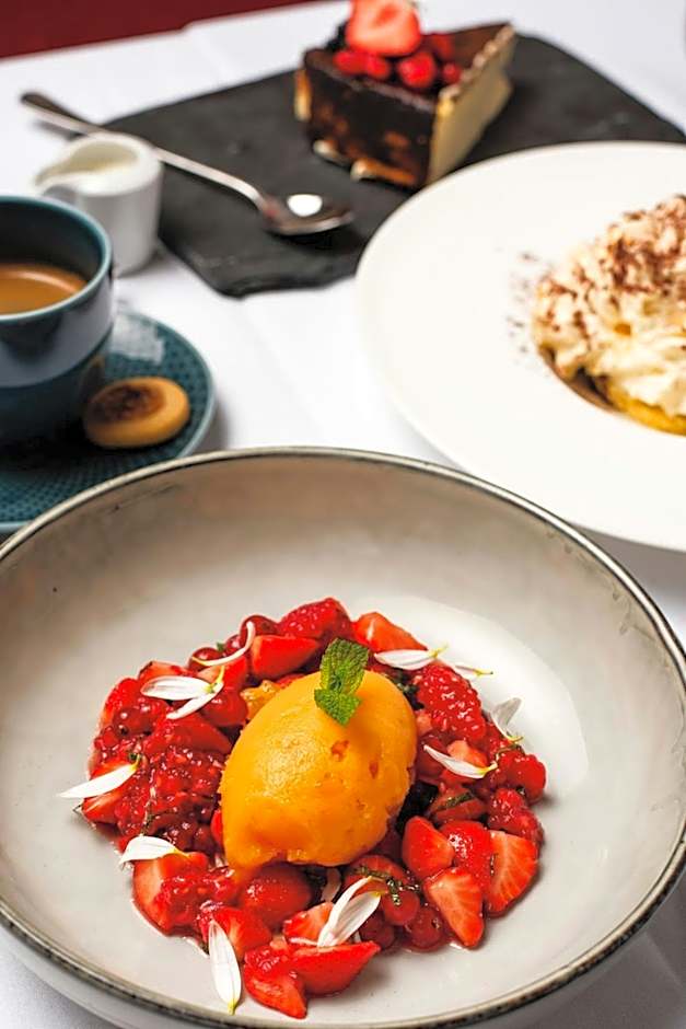 Neues Schloss Privat Hotel Zurich, Autograph Collection