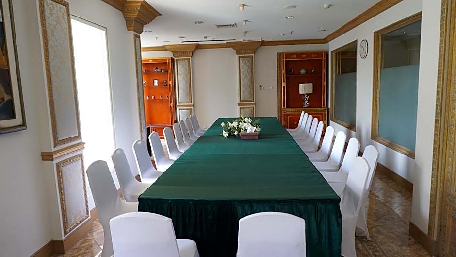 Roosseno Plaza Serviced Apartment