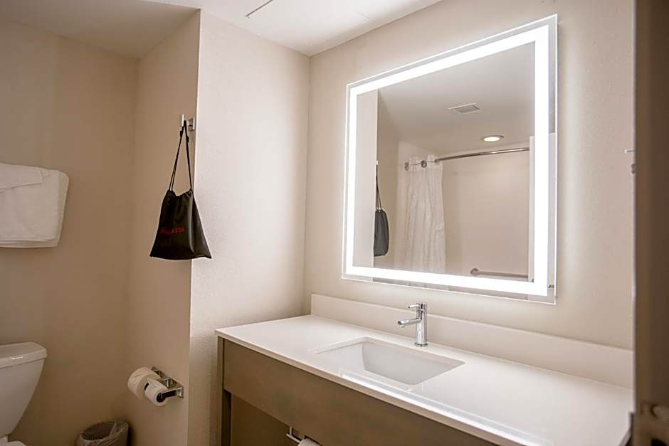 Holiday Inn Express Pembroke By IHG